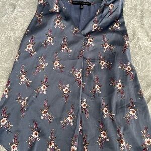 ❄️Donating Soon❄️ White House Black Market Blue Floral V-Neck Top